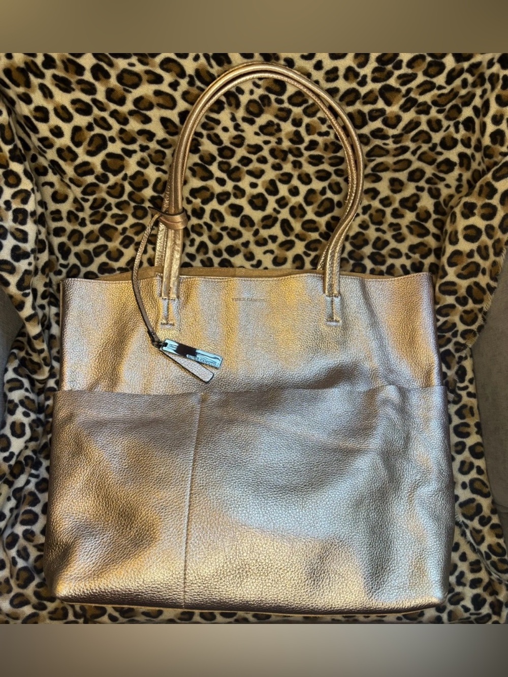 Vince Camuto Rare Rose Gold Metallic All Leather Risa Tote Bag w/charm EUC